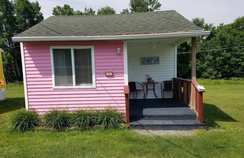 Ellsworth Cottage | The Pink Cottage @Twin Hills Cottages