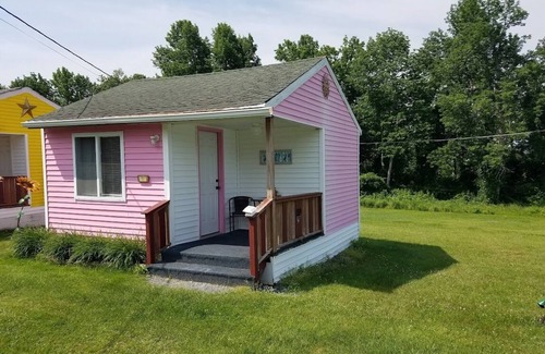 Ellsworth Cottage | The Pink Cottage @Twin Hills Cottages