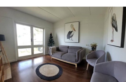Rosebud Cottage | The Pink House Holiday Cottage - 300metres to Beach (Child and Pet Friendly!)