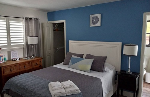 North Andrews Gardens Bed & Breakfast | The Place, a beautiful private and quiet, cozy, room with microwave refrig.