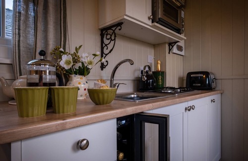 Roosebeck Cottage | THE PLEASANT HUT AT MOUNTPLEASANT FARM, with a garden in Roose