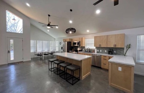 Eagle Rock Cabin | The Point a modern Retreat at Table Rock Lake - two blocks from water
