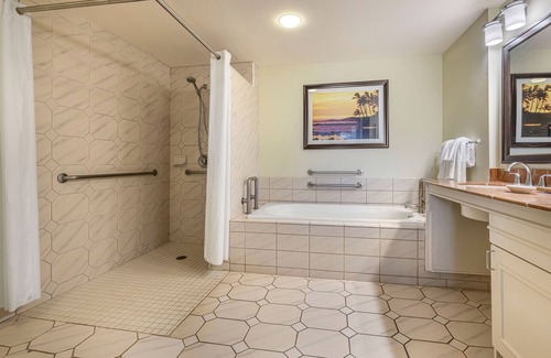 Poipu Resort | The Point at Poipu - 2 BEDROOM OCEAN VIEW 1 KING 1 QUEEN W/ROLL-IN SHOWER