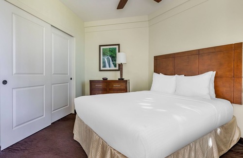Poipu Resort | The Point at Poipu - 2 BEDROOM OCEAN VIEW 1 KING 1 QUEEN W/ROLL-IN SHOWER