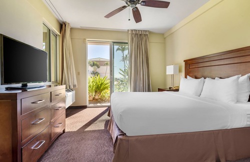 Poipu Resort | The Point at Poipu - 2 BEDROOM PARTIAL OCEAN VW 1 KING 2 TWNS W/ACCESSIBLE TUB