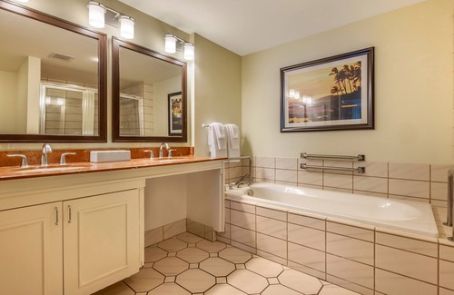 Poipu Resort | The Point at Poipu - 2 BEDROOM PARTIAL OCEAN VW 1 KING 2 TWNS W/ACCESSIBLE TUB