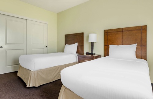 Poipu Resort | The Point at Poipu - 2 BEDROOM PARTIAL OCEAN VW 1 KING 2 TWNS W/ACCESSIBLE TUB