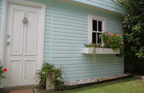 Burleigh Heads Cottage | THE POOL HOUSE, BURLEIGH
