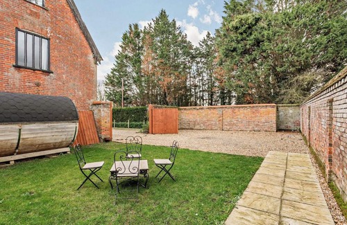 Hethel Cottage | The Pool House - UK48229