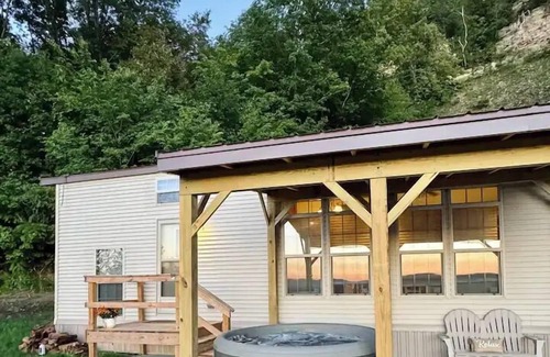 De Soto House | The Quarry/HOT TUB/Sleeps 5