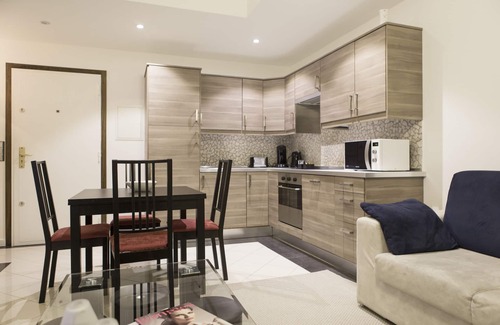 Gare Apartment | The Queen Luxury Apartments - Villa Serena