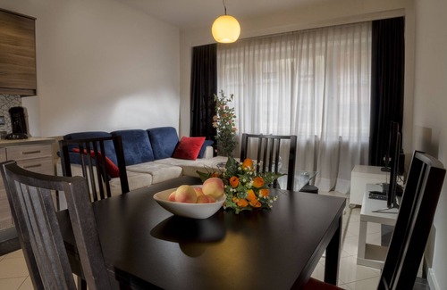 Gare Apartment | The Queen Luxury Apartments - Villa Serena