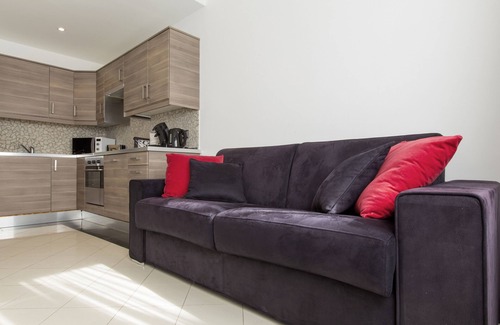 Gare Apartment | The Queen Luxury Apartments - Villa Serena