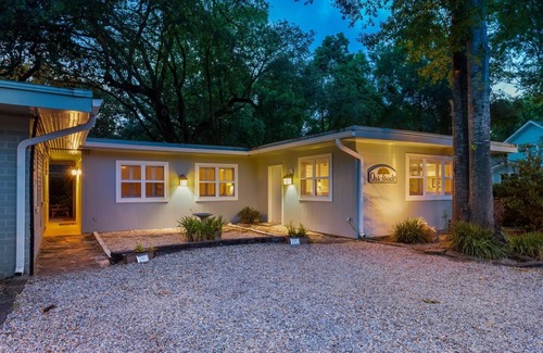 Biloxi Cottage | The Queen Suite - only 1 block to Front Beach! Perfect Ocean Springs location!