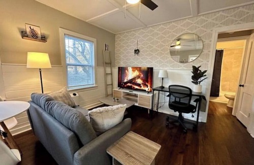 Hendersonville House | The Red Door Cottage