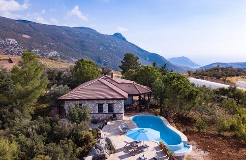 Yesiluzumlu Villa | The Regency Cottage - Two Bedroom Villa, Sleeps 4
