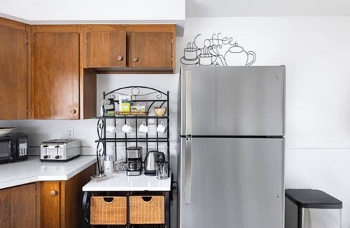 Syracuse Apartment | The Retreat on James - 10 mins to Downtown, Mall, SU!