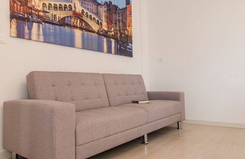 Cimadolmo House | The Rialto apartment offers modern comfort and tranquility, spacious and sunny