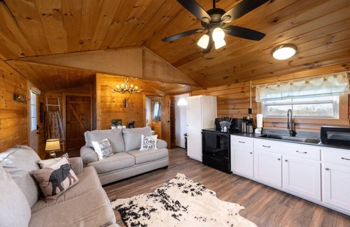 Rutland Cabin | The Ridge Cabin! 15-minutes from the ARK