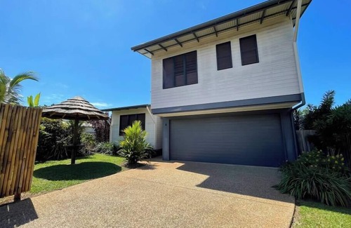 Mission Beach House | The Rise - Dunk Island views and ocean breeze