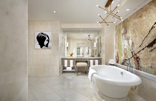 Toronto Entertainment District Hotel | The Ritz-Carlton, Toronto