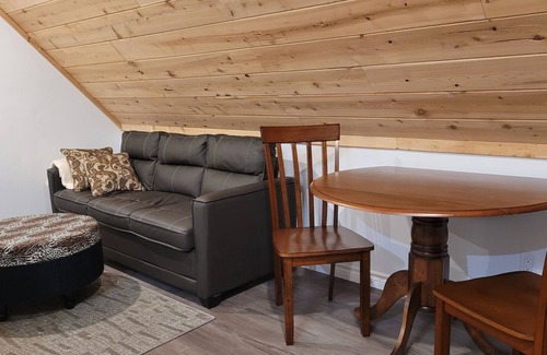 Woodstock Apartment | The Riverside Inn - a welcoming, peaceful retreat on the water.