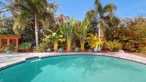 Boyette Springs House | The Riverview Estates Sauna And Heated Pool