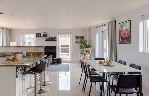 Clerkenwell Apartment | The Roof is on Fire - Farringdon - by Frankie Says
