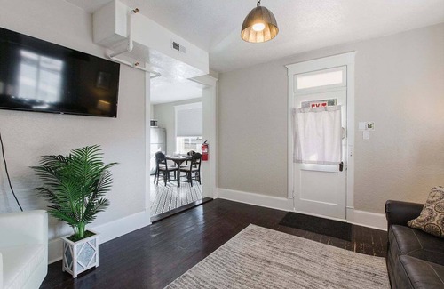 Hurricane Apartment | The Roost | Hot Tub | Pet Friendly