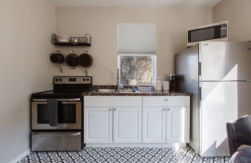 Hurricane Apartment | The Roost | Hot Tub | Pet Friendly