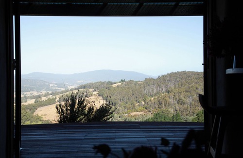 Cygnet House | The Roundhouses. Strawbale luxury accommodation on a small hobby farm.