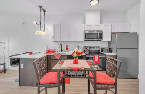 Elizabeth Apartment | The Royal Oasis 1 BR Apt. Near NYC/EWR with an Indoor Pool & Free Parking