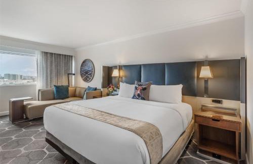 Uptown Hotel | The Royal Sonesta Houston Galleria