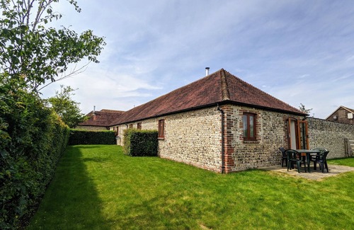 East Lavant Cottage | The Run, West Lavant - a barn conversion that sleeps 4 guests in 2 bedrooms
