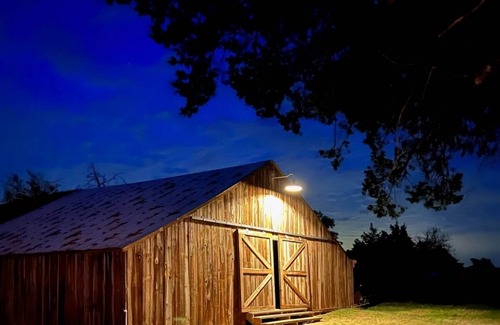 Round Top House | The Rustic Barn @ The NEST at Round Top 6mil to The Square