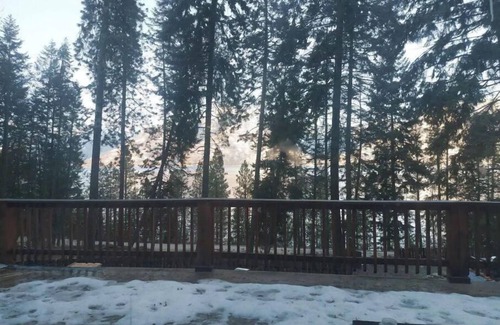 Central Kootenay House | The Rustic Retreat House on Kootenay Lake