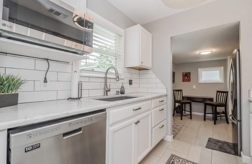 Wichita Falls House | The Rustic Star Cottage! Adorable1-bedroom house in Wichita Falls with AC, WiFi