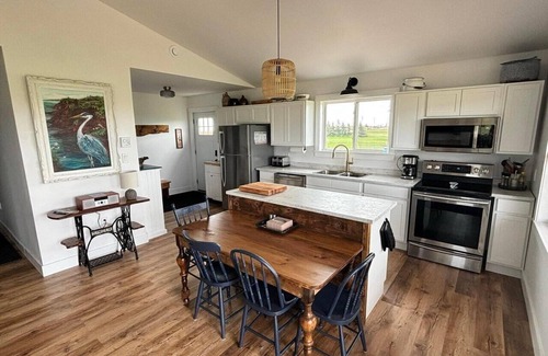 Darnley House | The Salty Hook close to Thunder Cove Beach