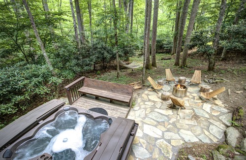 Boone Cabin | The Sanctuary - *Prime Location *Secluded *Serene *Spacious