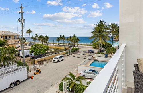 Birch Park Finger Streets Villa | The Sand Castle-4 Story/5 Patio/Heated Pool/20 steps to Beach Entrance LuxVilla