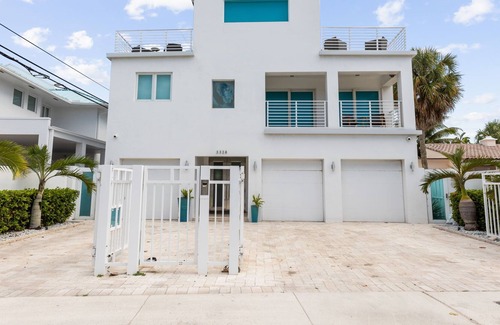 Birch Park Finger Streets Villa | The Sand Castle-4 Story/5 Patio/Heated Pool/20 steps to Beach Entrance LuxVilla
