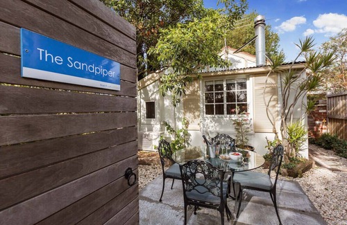 Rye Cottage | The Sandpiper - 250m from the bay beach. - Romantic Cottage Escape
