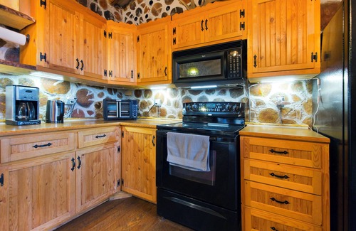 Philipsburg Cabin | The Sasquatch Sanctuary- “Montana’s Most Creative Vacation Retreat”