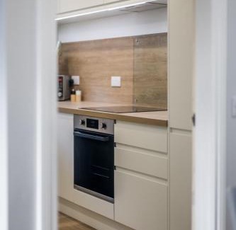 Dundee Villa | THE SCHOOL HOUSE, DUNDEE- 3 bed bungalow TV's in all rooms, 2 double rooms and one queen size where the bed can be split into 2 twin beds, 2 bathrooms, fully equipped kitchen, FREE off street parking, WiFi, long stay rates available with HONEYCOMB HOSTS