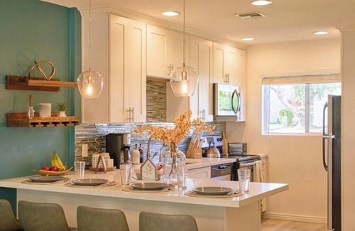 Fashion Square House | The Scott Getaway - Walkable to Old Town, remodeled space, heated pool!