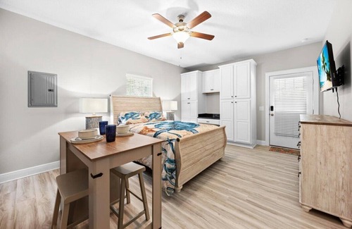 Navarre House | The Sea Turtle Inn Unit 1