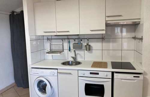 Saint-Mandrier-sur-Mer Apartment | The sea without a car! 2 e-bikes for rent, sublime view, 40m2