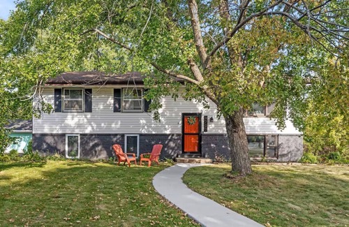 Maple Grove House | The Seasons - Family Friendly in the 'Burbs!