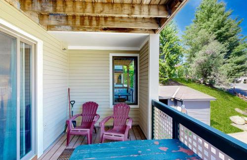 West Dover Apartment | The Seasons G27