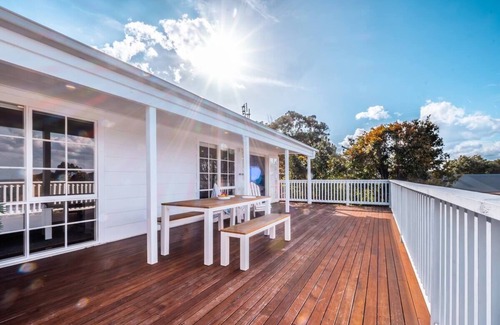 Bicheno House | The Shack - Sunny beach house - Breathtaking views!